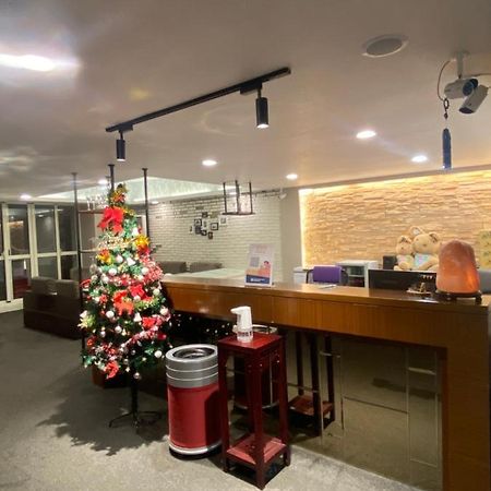 Aiyue Hotel Huwei Extérieur photo